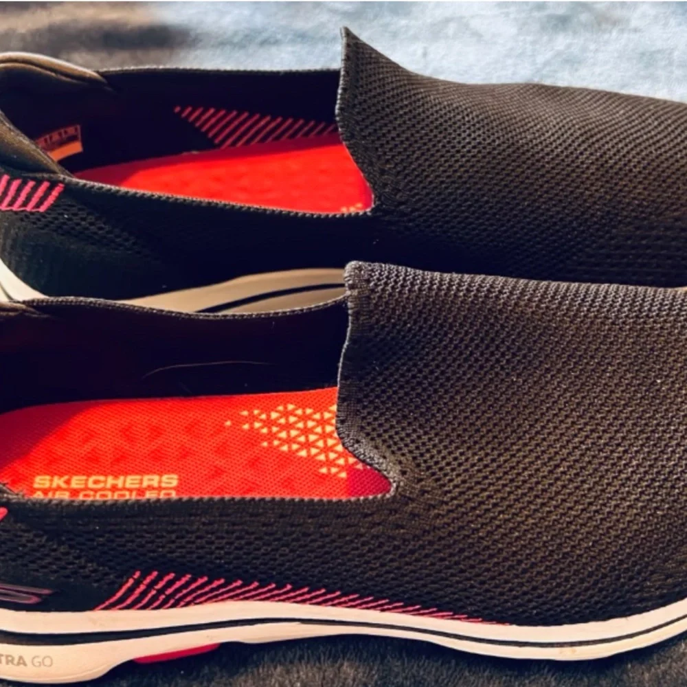 Sketchers GO Walk Shoes 9 - Picture 2 of 5